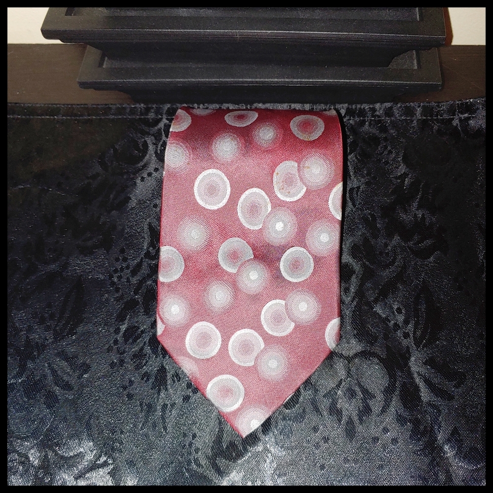 Dockers Cranberry Tie Concentric Circles